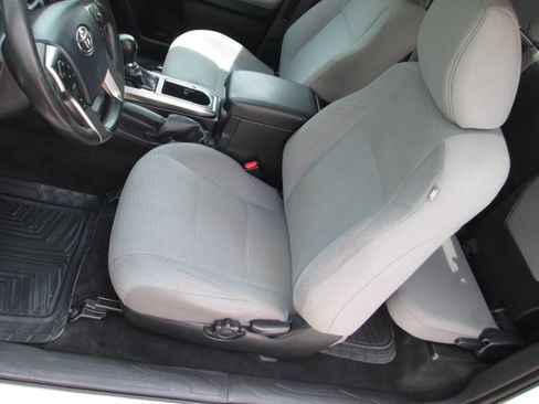 Used 2016 Toyota Tacoma SR5 AWD/4WD image 14