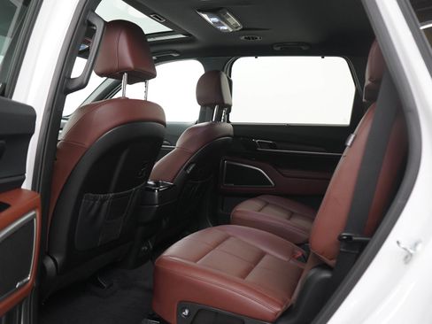 Used 2023 Kia Telluride EX w/ EX Captain's Chair Package AWD/4WD image 19