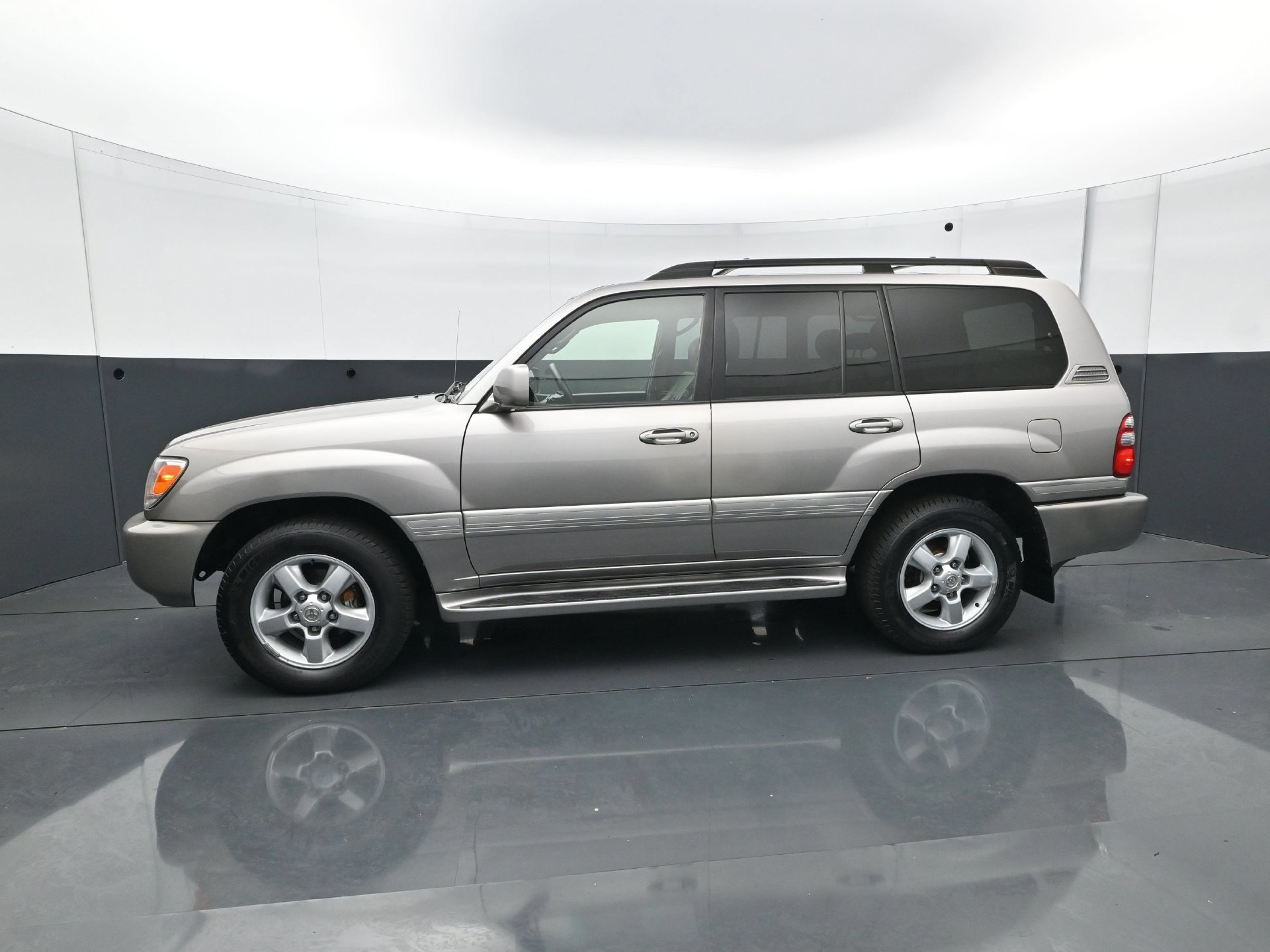 Used 2005 Toyota Land Cruiser AWD/4WD image 3