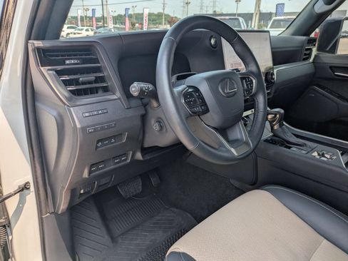 Used 2025 Lexus GX 550 AWD/4WD image 10