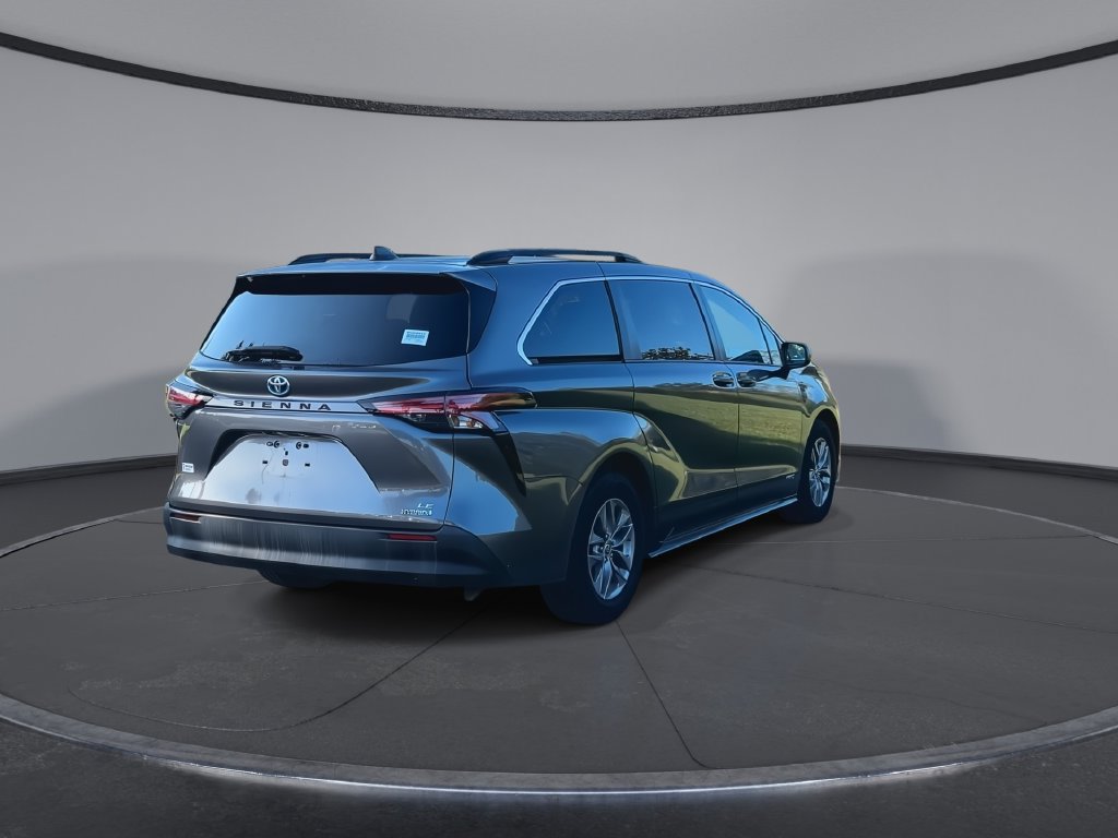 Used 2021 Toyota Sienna LE FWD image 8