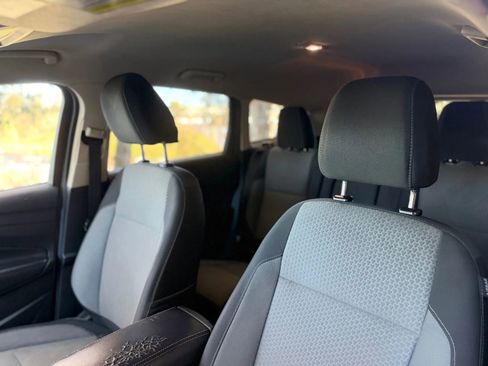 Used 2017 Ford Escape SE image 9