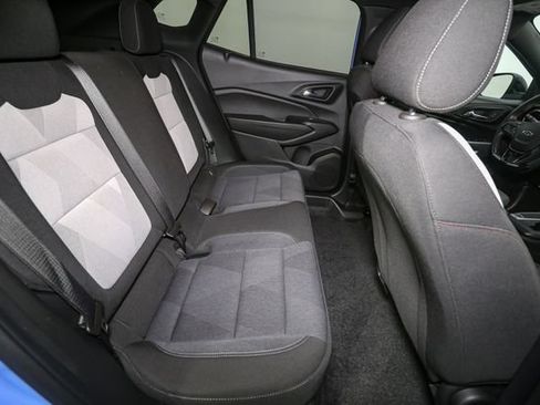 Used 2024 Chevrolet Trax RS FWD image 18