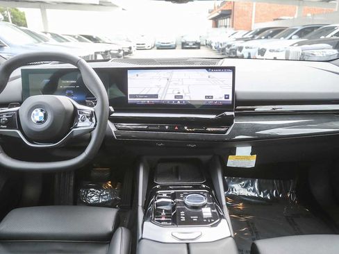 Certified 2025 BMW 530i image 9