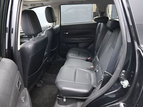 Used 2016 Mitsubishi Outlander SEL image 12