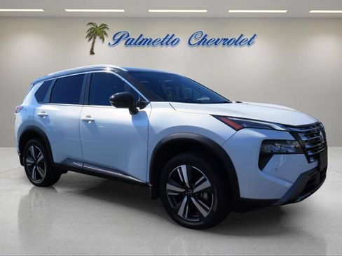 Used 2024 Nissan Rogue SL FWD image 1