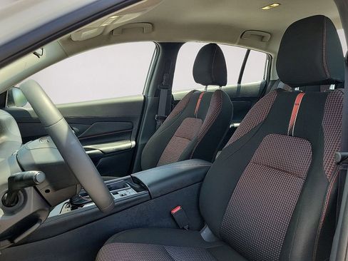 Used 2026 Nissan Sentra SR w/ Floor Mat Package FWD image 11