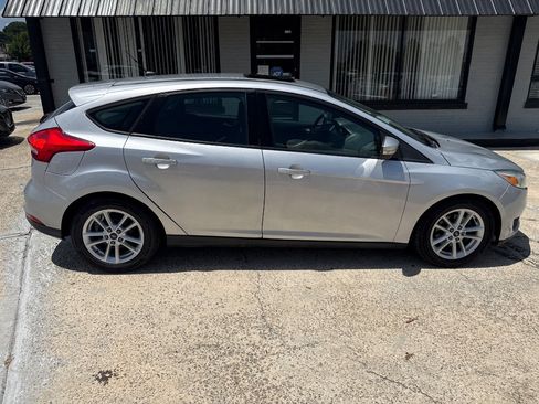 Used 2015 Ford Focus SE FWD image 8