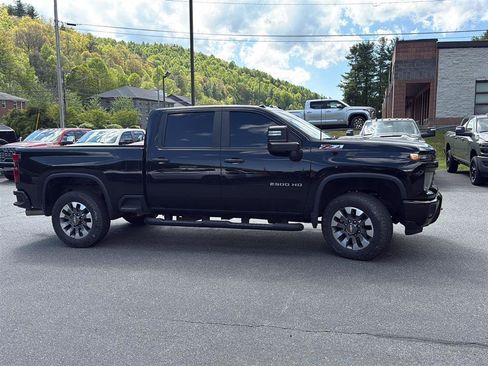 Used 2024 Chevrolet Silverado 2500 Custom w/ Custom Value Package AWD/4WD image 38
