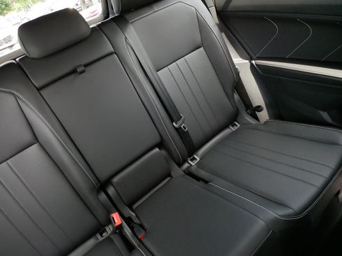 Certified 2023 Volkswagen Tiguan SE R-Line AWD/4WD image 14