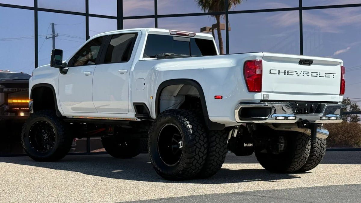 Used 2022 Chevrolet Silverado 3500 LT w/ Convenience Package AWD/4WD image 7