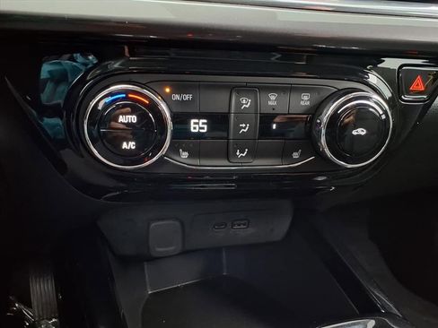 Used 2025 Chevrolet Trax ACTIV w/ Driver Confidence Package image 19