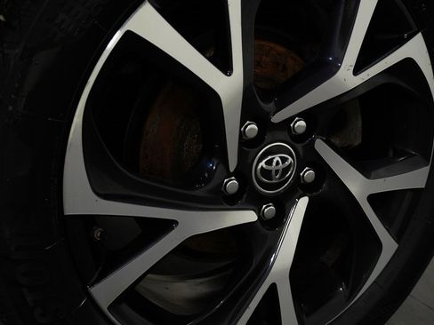 Used 2018 Toyota C-HR XLE image 9