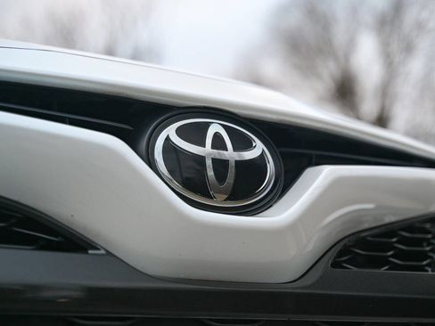 Used 2023 Toyota Camry XSE image 32