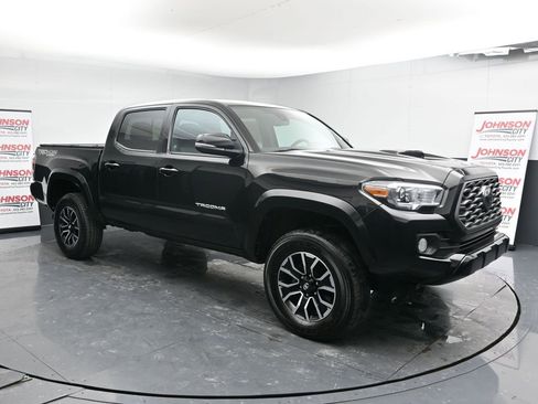 Used 2023 Toyota Tacoma TRD Sport image 2