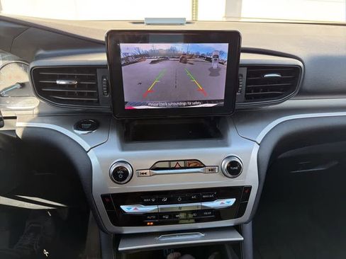 Used 2022 Ford Explorer XLT image 28