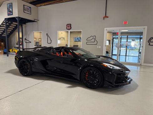 Used 2025 Chevrolet Corvette Z06 w/ Z07 Performance Package RWD image 64