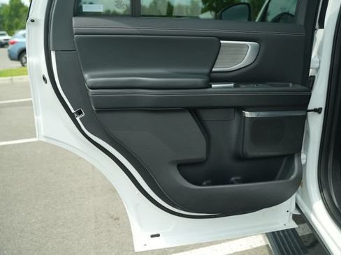 Used 2025 Ford Expedition Platinum AWD/4WD image 17