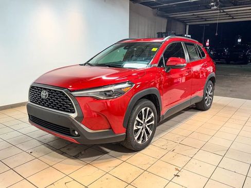 Used 2022 Toyota Corolla Cross XLE w/ Convenience Package image 13