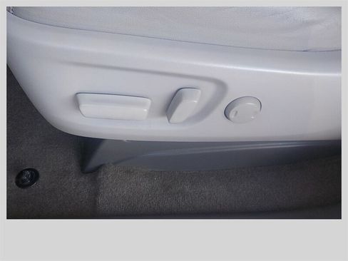 Used 2018 Toyota Sienna XLE Premium AWD/4WD image 32