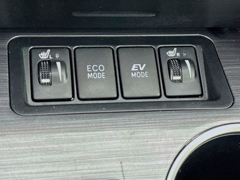 Used 2012 Toyota Camry XLE w/ Leather Pkg image 25