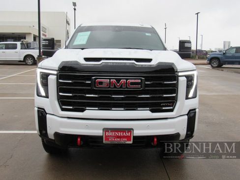 Used 2025 GMC Sierra 2500 AT4 AWD/4WD image 9