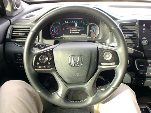 Used 2021 Honda Pilot Touring image 16