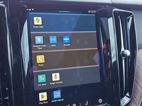 Used 2022 Volvo XC60 B5 Momentum image 18