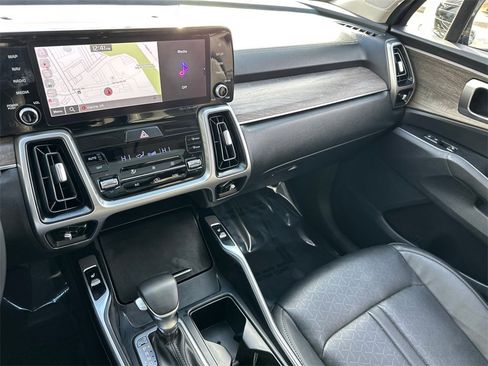Used 2022 Kia Sorento EX w/ Panoramic Sunroof Package image 28