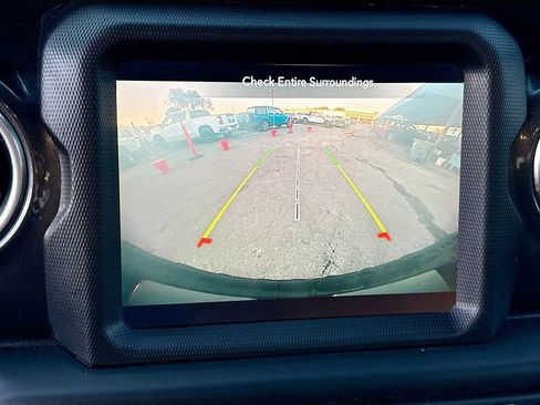 Used 2020 Jeep Wrangler Unlimited Sahara image 14