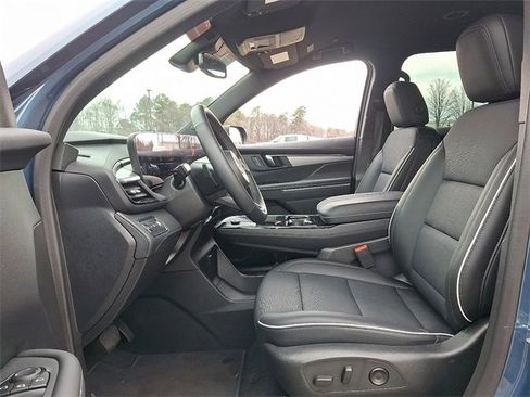 Certified 2025 Buick Enclave Preferred image 13