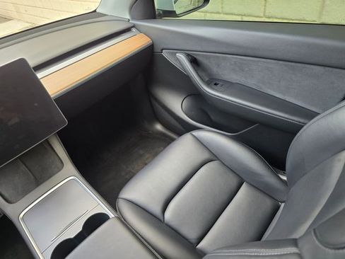 Used 2022 Tesla Model Y Performance AWD/4WD image 31