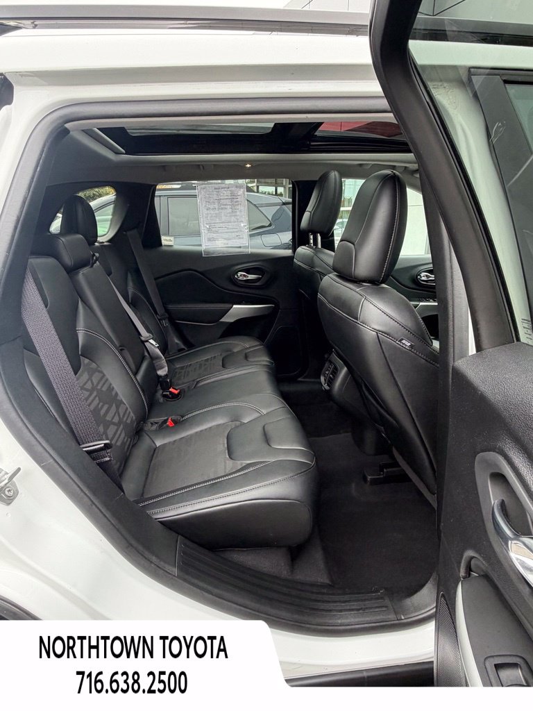 Used 2022 Jeep Cherokee Latitude w/ Sun & Sound Group AWD/4WD image 13