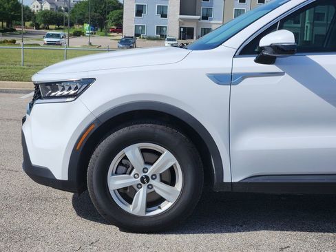 Used 2022 Kia Sorento LX FWD image 6