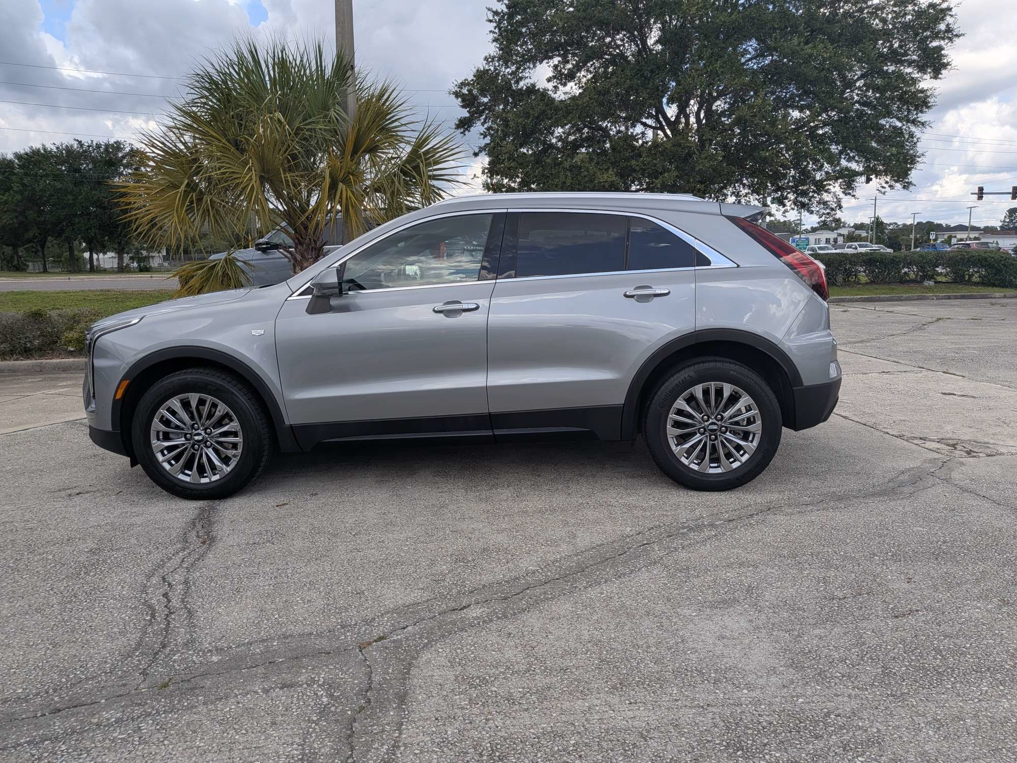 Used 2025 Cadillac XT4 Premium Luxury FWD image 7