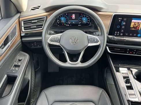 Used 2025 Volkswagen Atlas SE FWD image 18