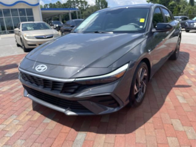 Used 2025 Hyundai Elantra Sport FWD image 1