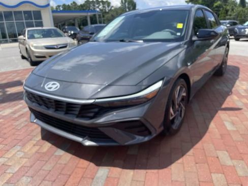 Used 2025 Hyundai Elantra Sport FWD image 1