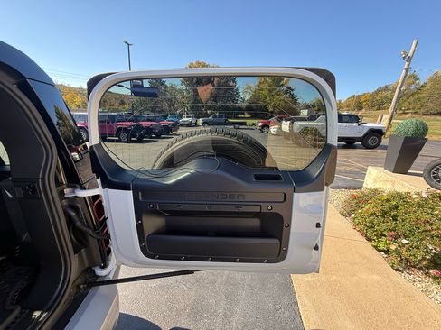 Used 2024 Land Rover Defender 110 S image 34