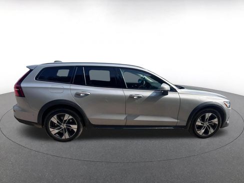 Used 2025 Volvo V60 B5 Cross Country Plus AWD/4WD image 22