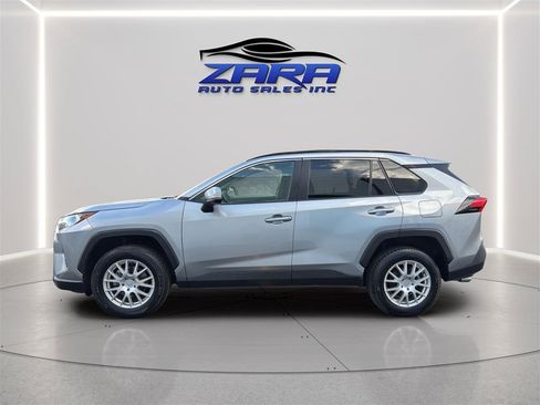 Used 2021 Toyota RAV4 XLE AWD/4WD image 4