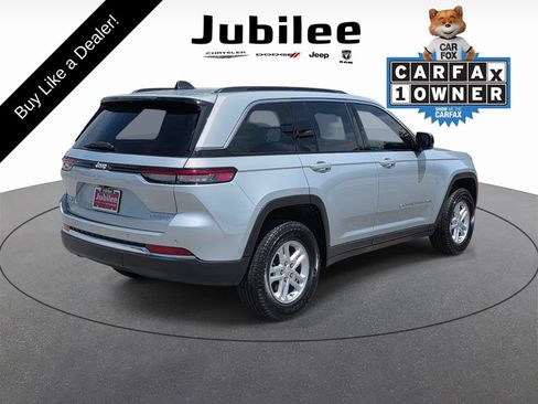Used 2025 Jeep Grand Cherokee Laredo w/ Luxury Tech Group I AWD/4WD image 5