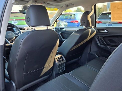 Certified 2023 Volkswagen Tiguan SE w/ Panoramic Sunroof Package image 38