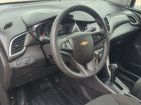 Used 2022 Chevrolet Trax LS w/ Tint and Cruise Package AWD/4WD image 12