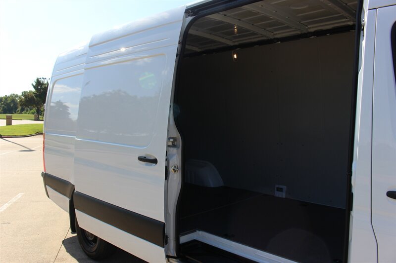 Used 2025 Mercedes-Benz Sprinter 2500 image 23