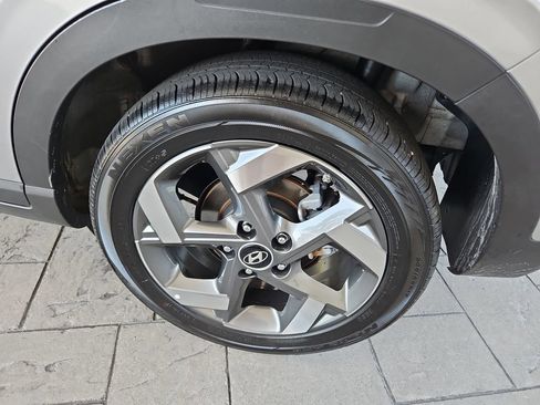Used 2025 Hyundai Venue SEL FWD image 31
