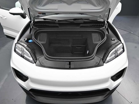 Certified 2025 Porsche Macan Electric RWD image 24