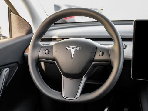 Used 2021 Tesla Model Y Long Range image 13