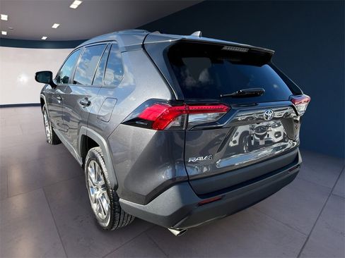 Used 2021 Toyota RAV4 XLE Premium image 3