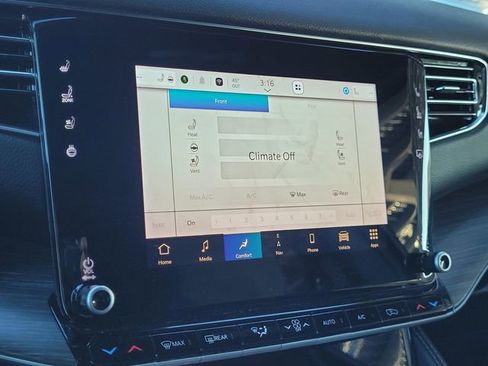 Certified 2024 Jeep Wagoneer L Series III w/ Flexible Seating Group image 11